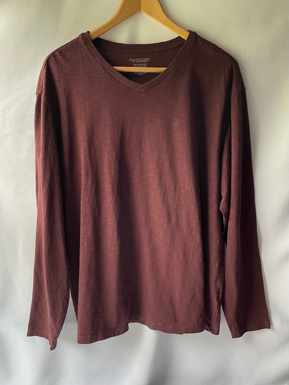Roundtree & Yorke Men's Long Sleeve V-Neck Shirt - Maroon